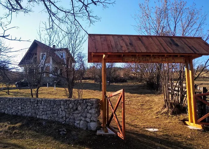 Srdica Kuca Nyaraló