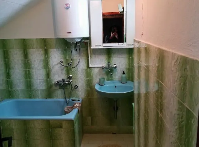 Srdica Kuca Nyaraló *