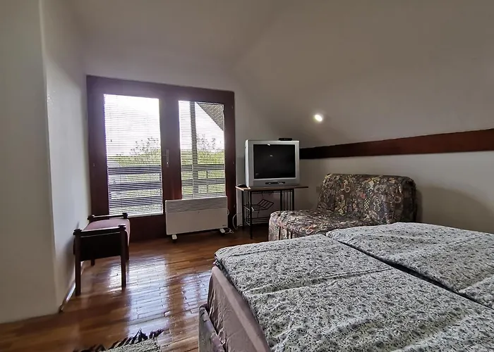 Srdica Kuca Nyaraló Trnava (Cajetina)