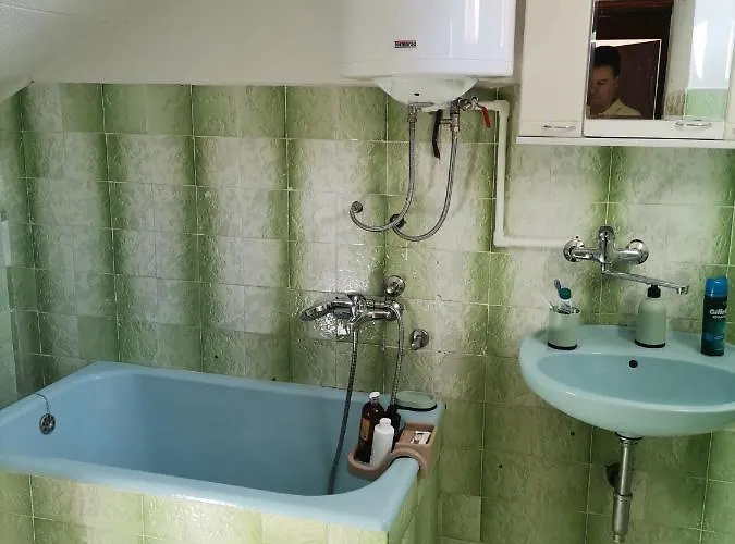 Srdica Kuca Nyaraló