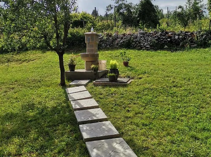 Srdica Kuca Nyaraló Trnava (Cajetina)